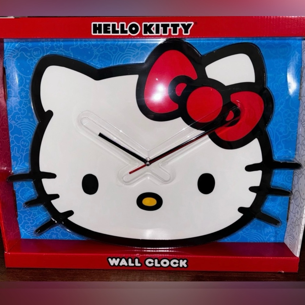 Sanrio Hello Kitty Large Face Animated Classic Analog Decorative Wall Clock ⏰.